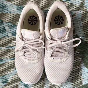 Nike Women's Beige Sneakers